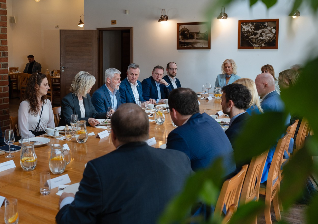 Prezidentka Večeřová se setkala s prezidentem republiky. Na schůzce zdůraznila strategickou roli potravinářství pro zásobování státu 